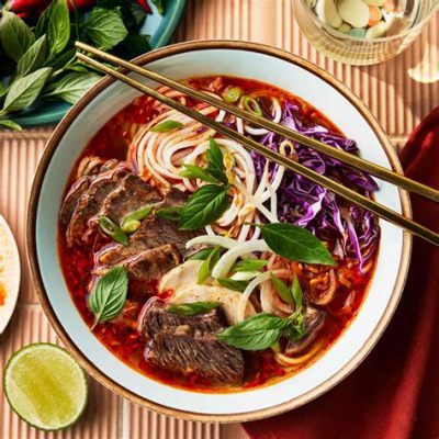 Bún Bò Huế: A Symphony of Spicy, Savory Broth and Tender Beef Brisket!