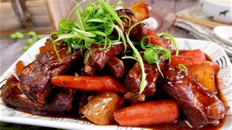   Spicy and Savory: Unveiling Lishui City's Quintessential Red Braised Pork Ribs with Lotus Root