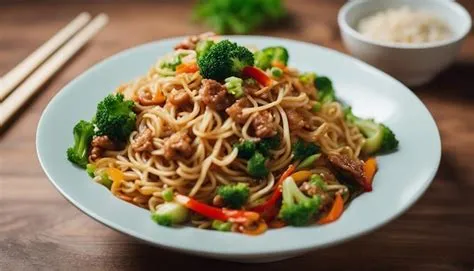  DanZhou Fried Noodles: A Symphony of Crispy Textures and Umami-Rich Flavors!