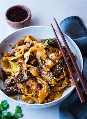  Hand-Pulled Noodles With Spicy Lamb Sauce: A Symphony of Tender Dough and Fiery Flavor