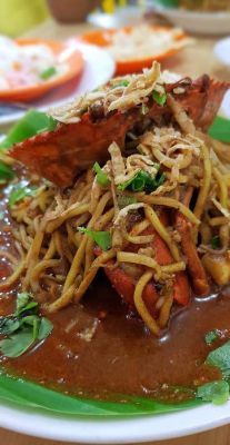  Mie Aceh? A Symphony of Spicy Broth and Fresh Seafood Textures That Will Leave You Wanting More!