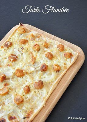 Tarte Flambée: A Symphony of Crispy Thin Crust and Creamy Onion Goodness!